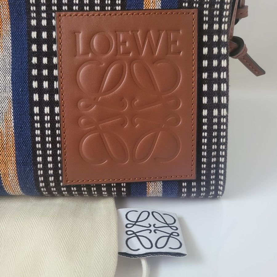LOEWE
Canvas Cushion Tote 帆布拼皮革-5