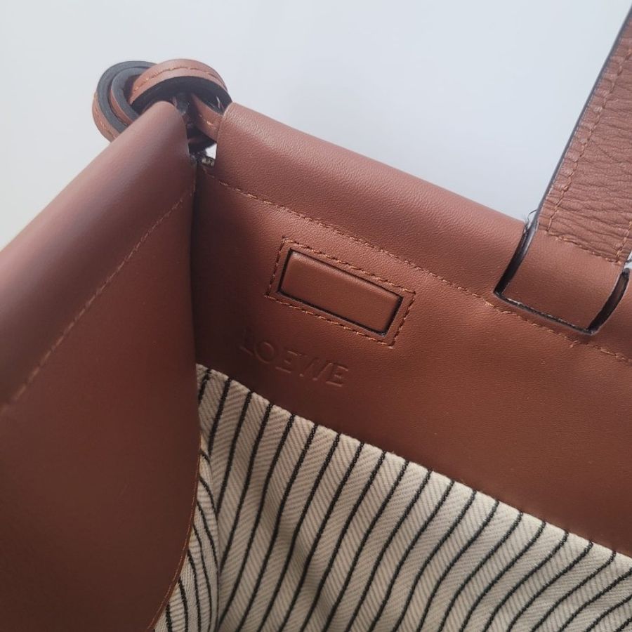 LOEWE
Canvas Cushion Tote 帆布拼皮革-6