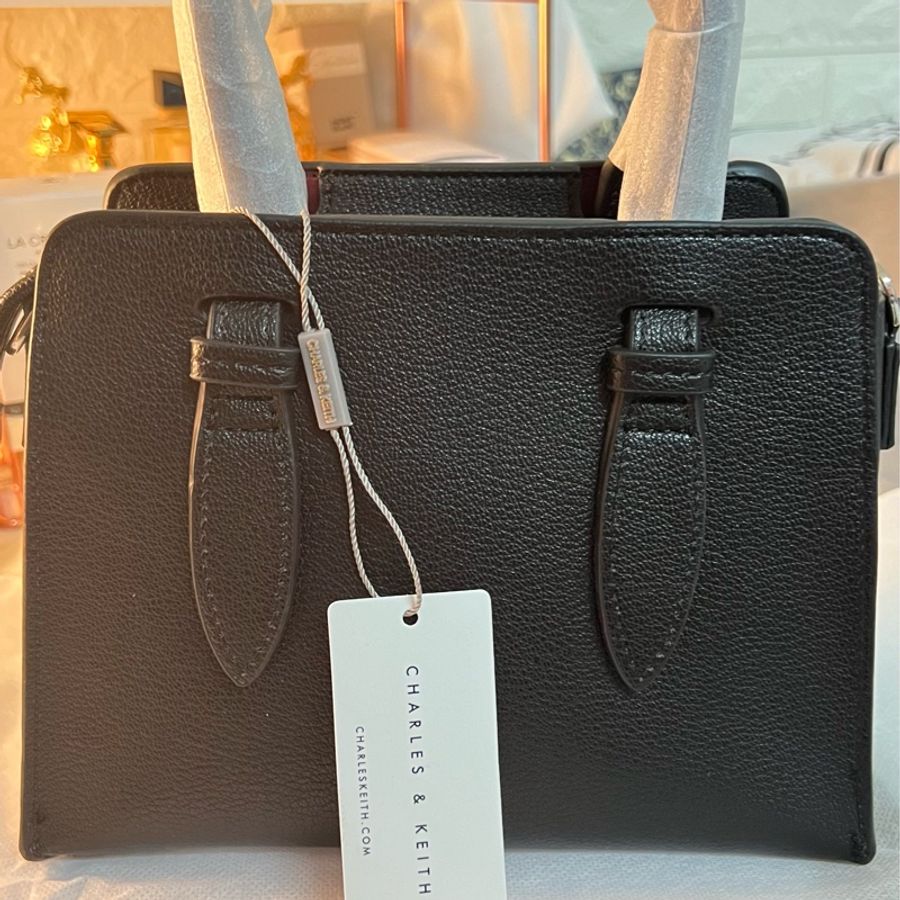 CHARLES & KEITH 小ck 黑色 經典款包包 (可斜背.手提)-6