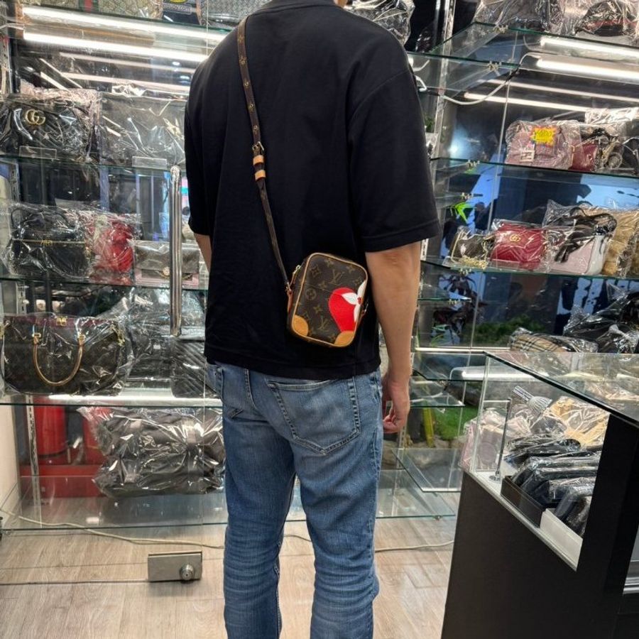 LV 迷你斜背包/側背包/相機包 限量版 9成新 (Q)-0