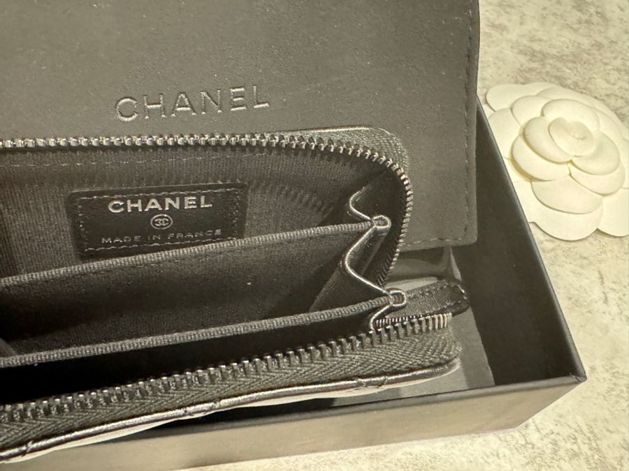 Chanel 香奈兒so black小羊皮拉鍊三層卡包-3