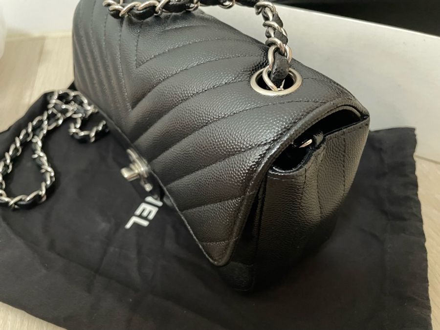 Chanel CF20山形紋荔枝皮 經典黑銀款-16