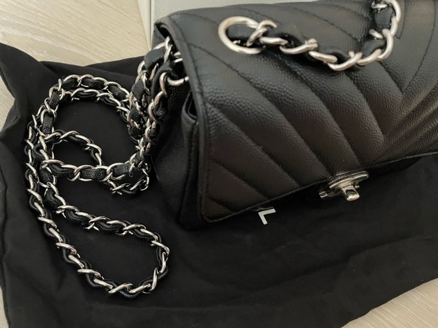 Chanel CF20山形紋荔枝皮 經典黑銀款-17