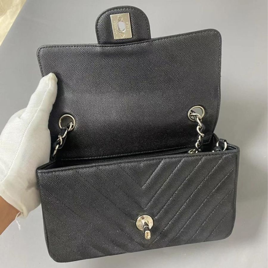Chanel CF20山形紋荔枝皮 經典黑銀款-1