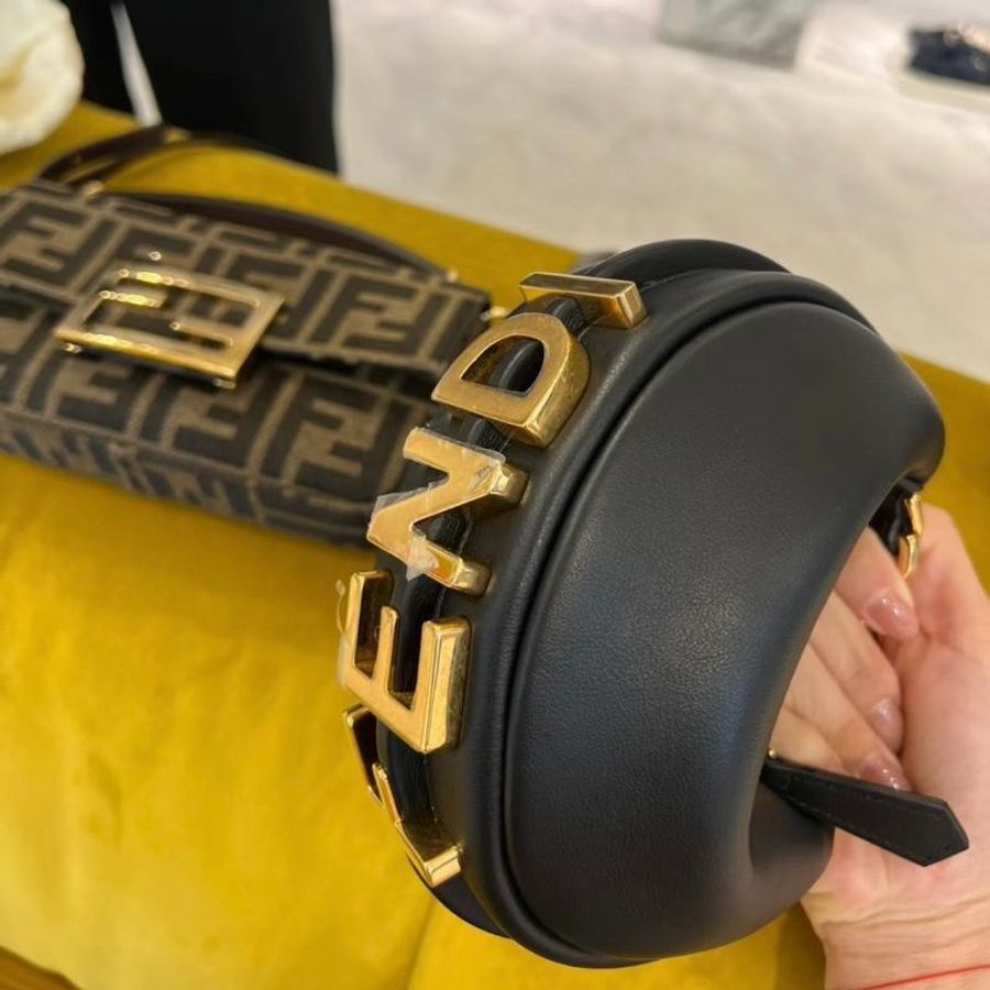 🎁當季特價🎁Fendi 8BS081 迷你 Fendigraphy 豌豆包 黑色-9