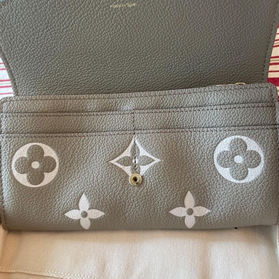 路易·威登(Louis Vuitton)雙色巡迴演唱會灰色/奶油字母圖皮革Sarah Wallet-2