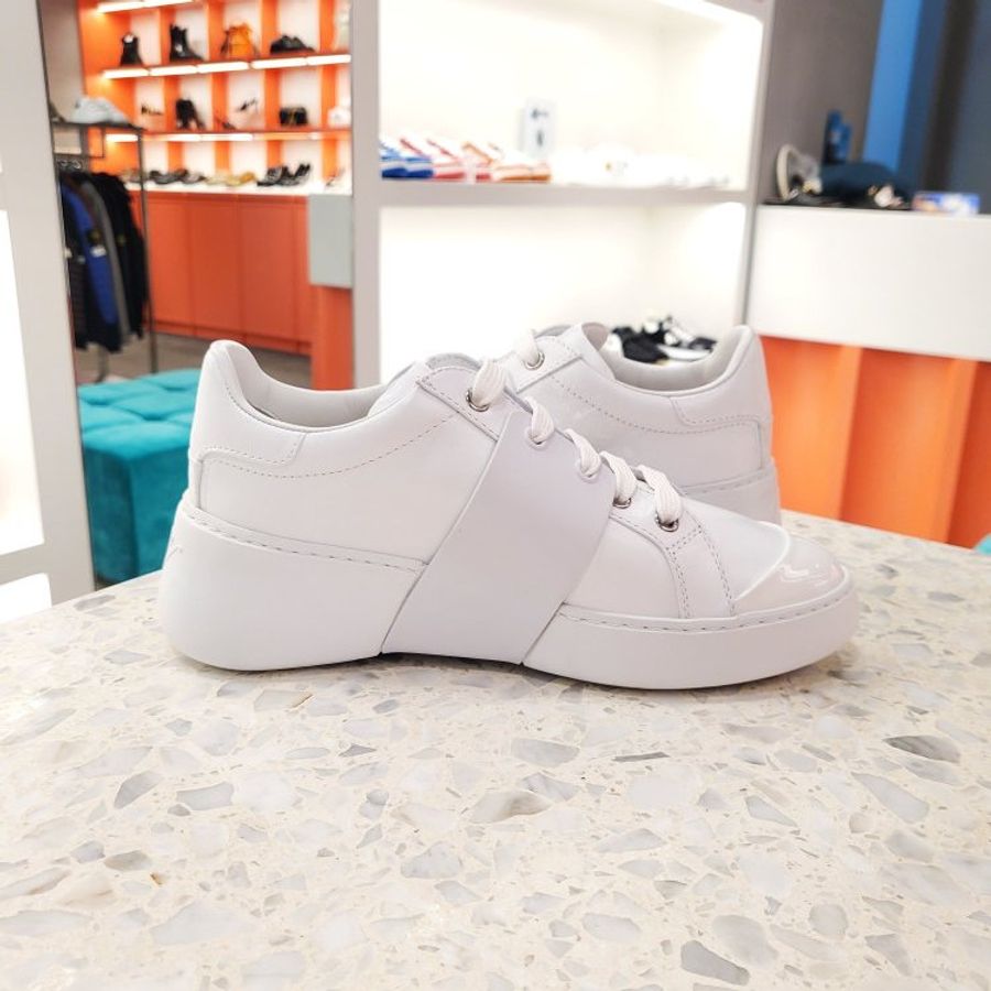 🎉新品好折扣✨Roger Vivier 女款 Viv Skate Strass 水晶方釦軟皮運動鞋 EU 35/35.5/36/36.5/37/37.5/38/38.5-9