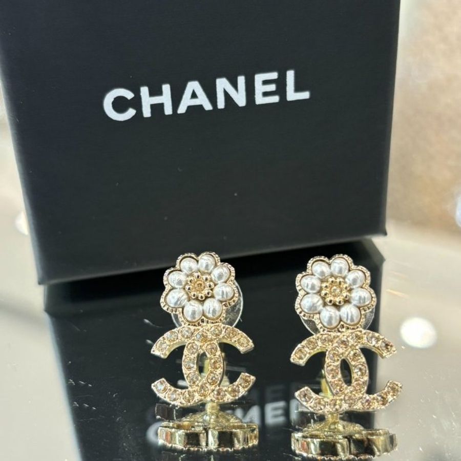 CHANEL經典水鑽雙C LOGO花朵耳環-2