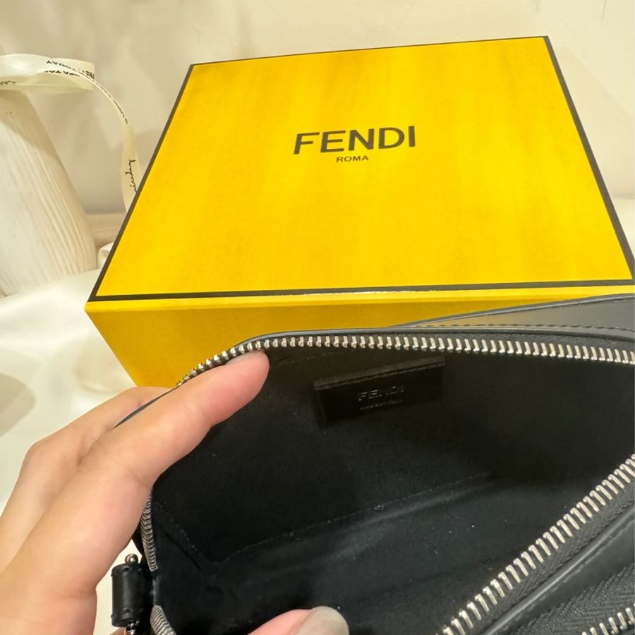 FENDI 方形FF收納相機袋-9