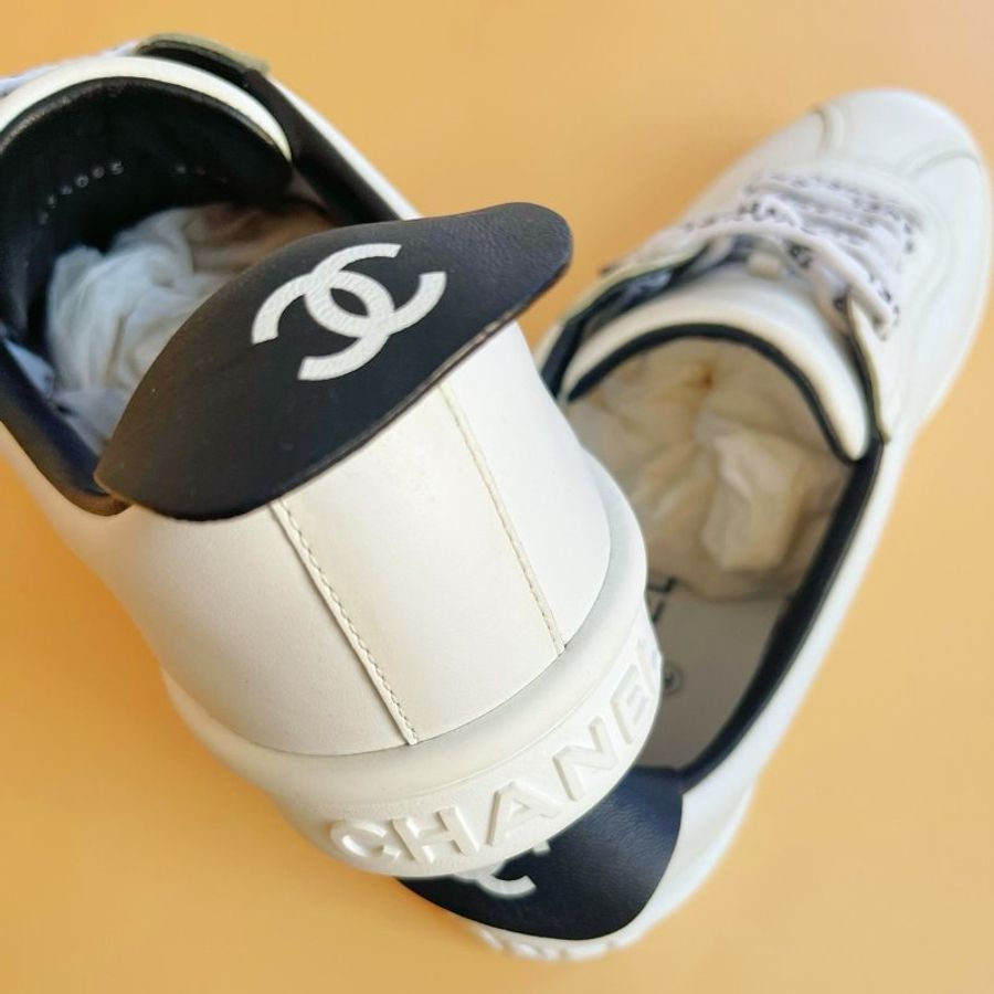 CHANEL 字母鞋帶黑尾LOGO小白鞋【未使用】#39.5-8