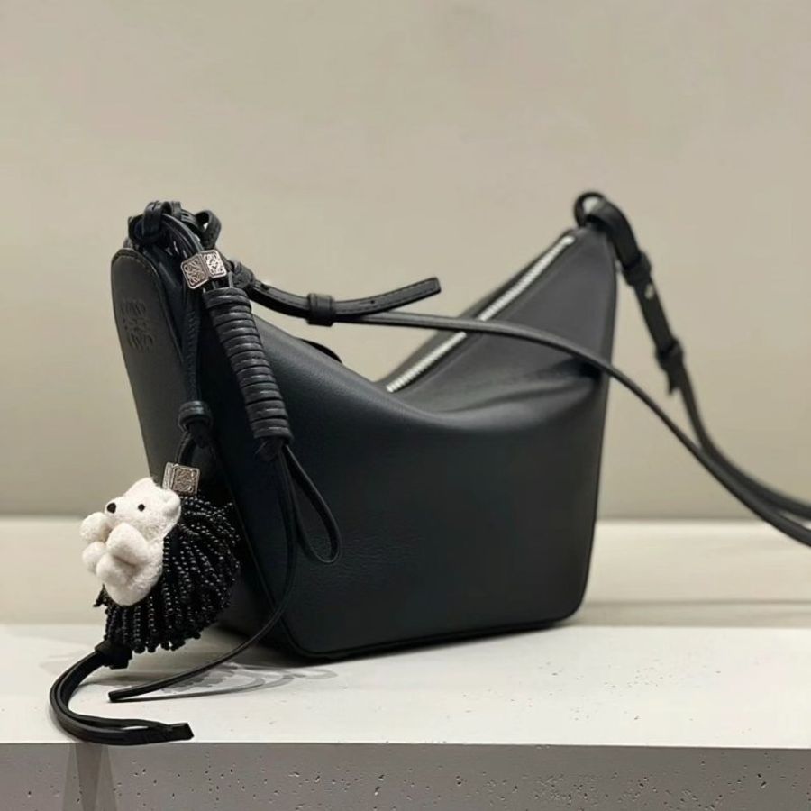 🎁母親節特價🎁Loewe 經典小牛皮 迷你 Hammock Hobo 包 黑色《當季專櫃正售★全新商品 》-8