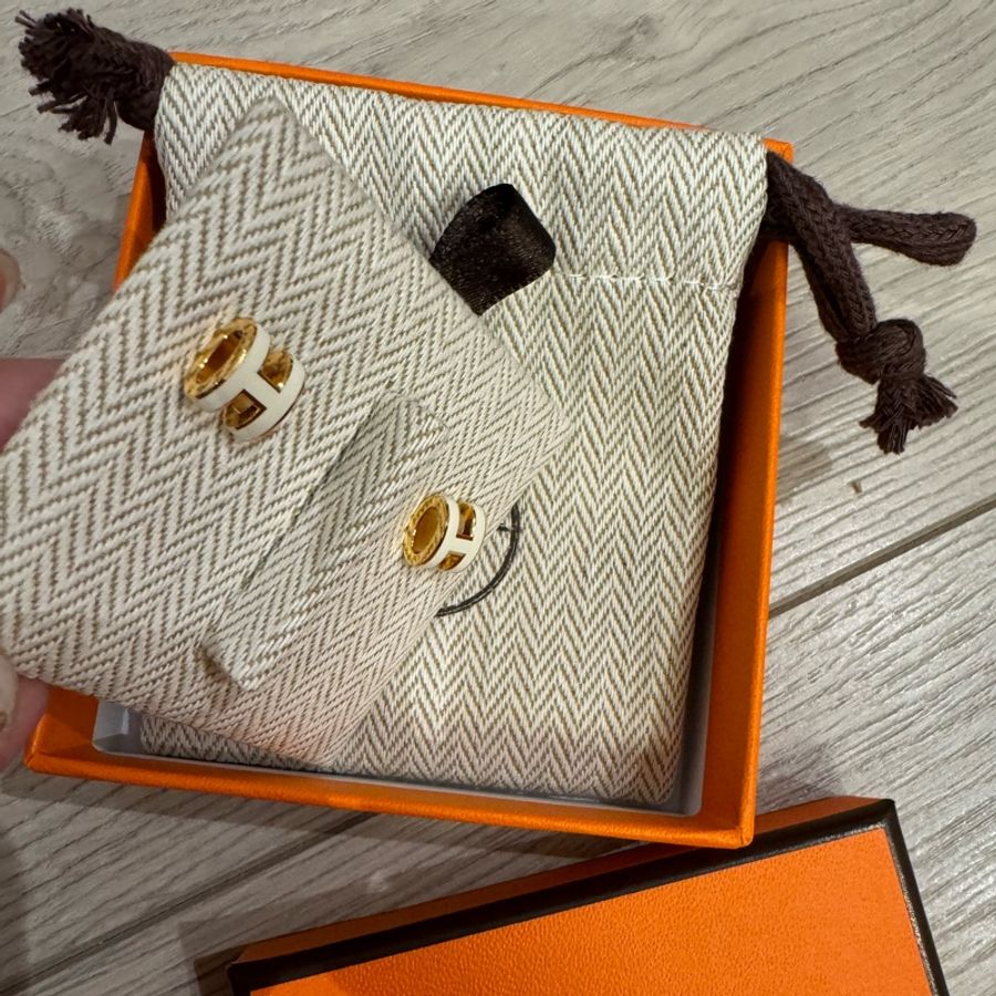 Hermès mini pop h 金釦白H耳環-3