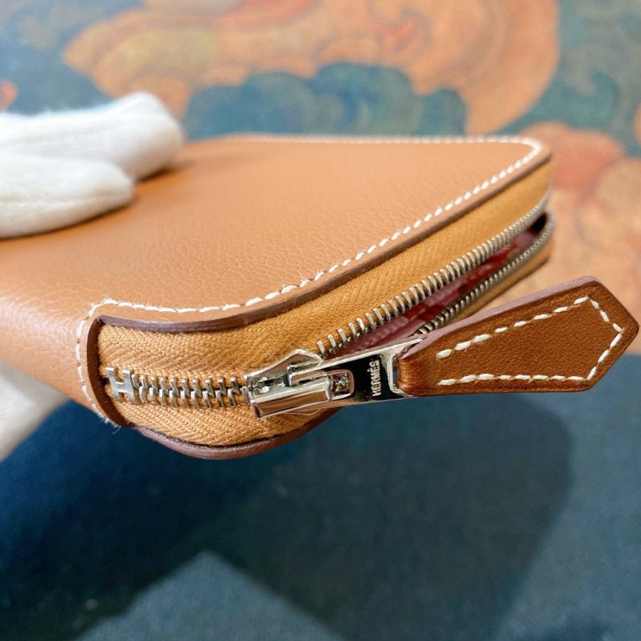 【99新】HERMES 經典silk in系列 棕色 EPSOM 小牛皮拉鍊絲巾短夾零錢包-4