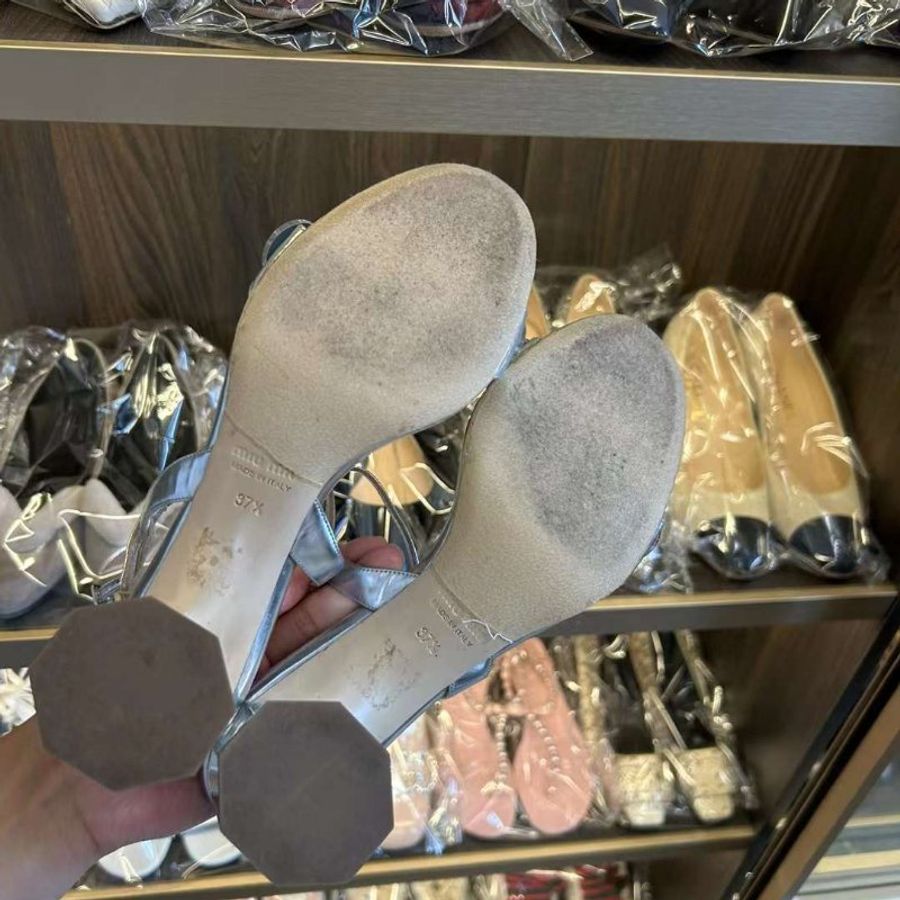 MIUMIU銀色涼鞋 尺寸37.5碼 已貼底-3