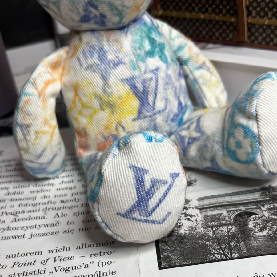 LV21新款彩虹色慈善款玩偶熊-5