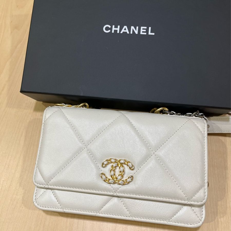 Chanel 19 WOC 白色-0