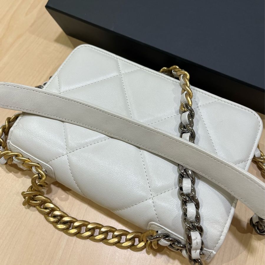 Chanel 19 WOC 白色-5