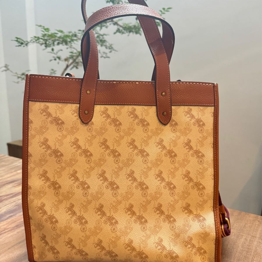 COACH 馬車標誌防刮 PVC手提/斜背兩用包 米駝色-1