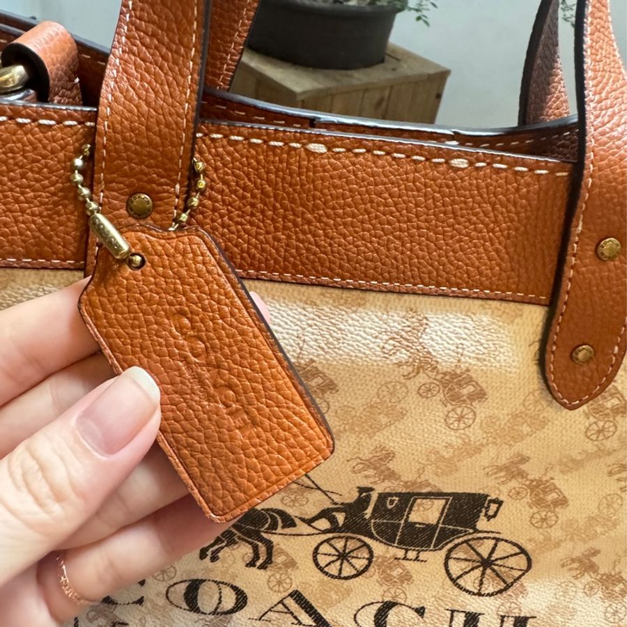 COACH 馬車標誌防刮 PVC手提/斜背兩用包 米駝色-4