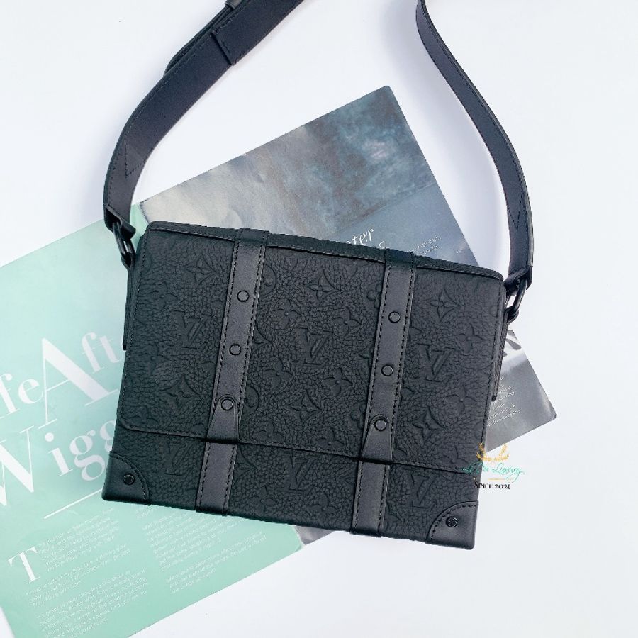 Louis Vuitton LV M57726 Trunk 黑色全皮壓紋掀蓋郵差包-0