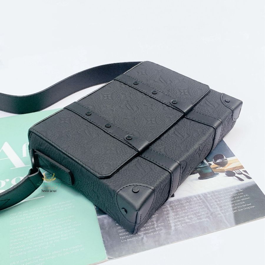 Louis Vuitton LV M57726 Trunk 黑色全皮壓紋掀蓋郵差包-2