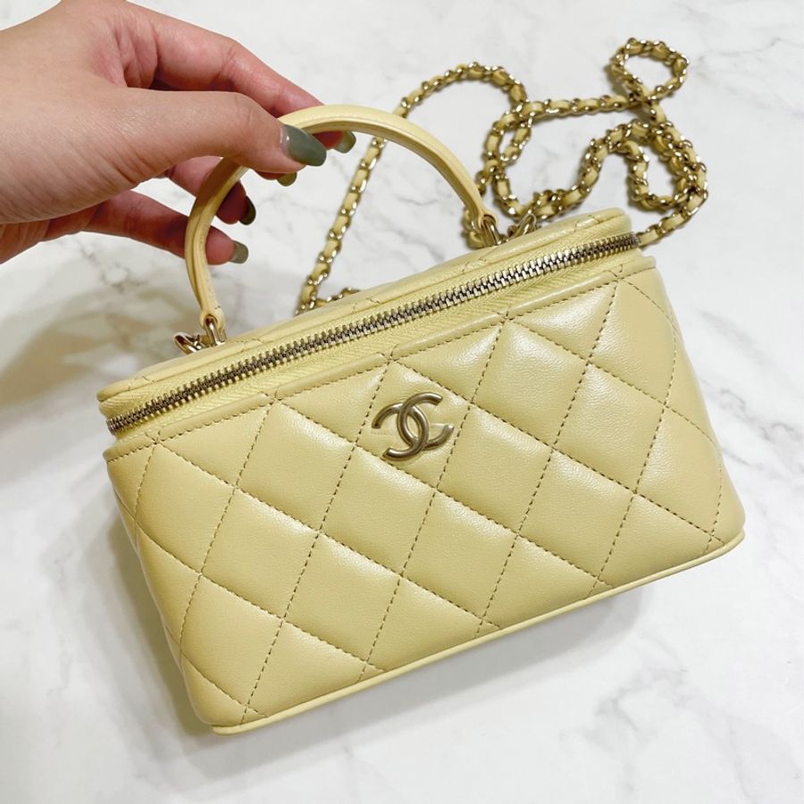 (近全新) Chanel 淡黃色羊皮長盒子-0