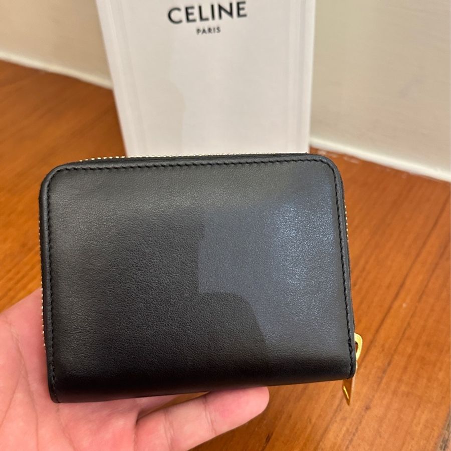CELINE 黑皮革凱旋門ㄇ拉短夾-6