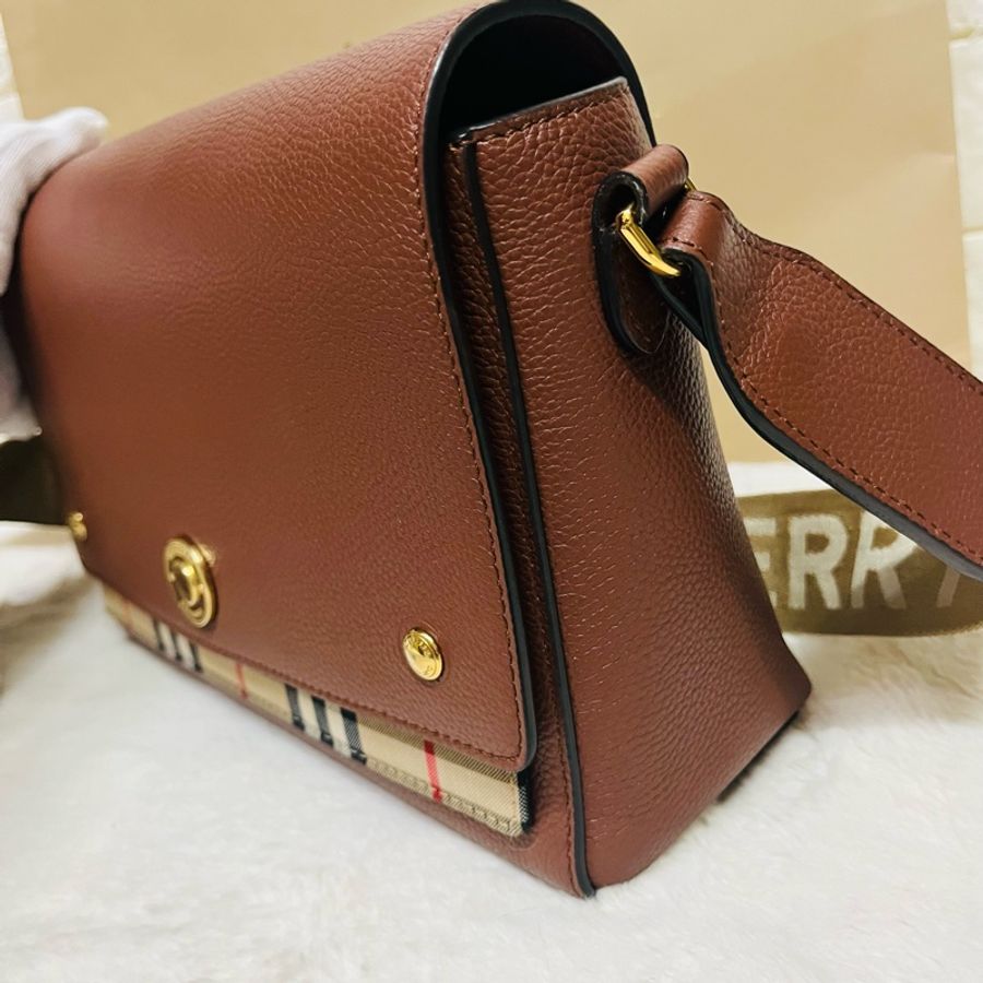 Burberry NOTE系列#經典格紋拼接牛皮斜背包(中/棕×米格紋)-7