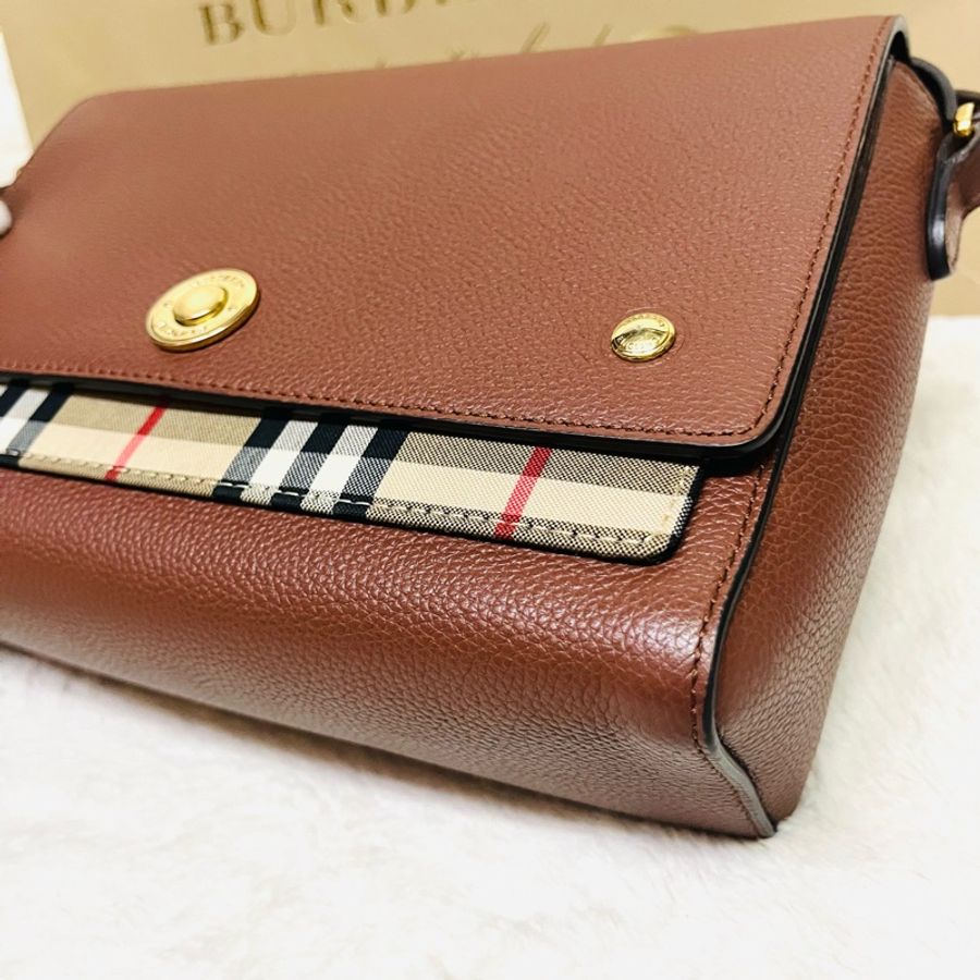 Burberry NOTE系列#經典格紋拼接牛皮斜背包(中/棕×米格紋)-15