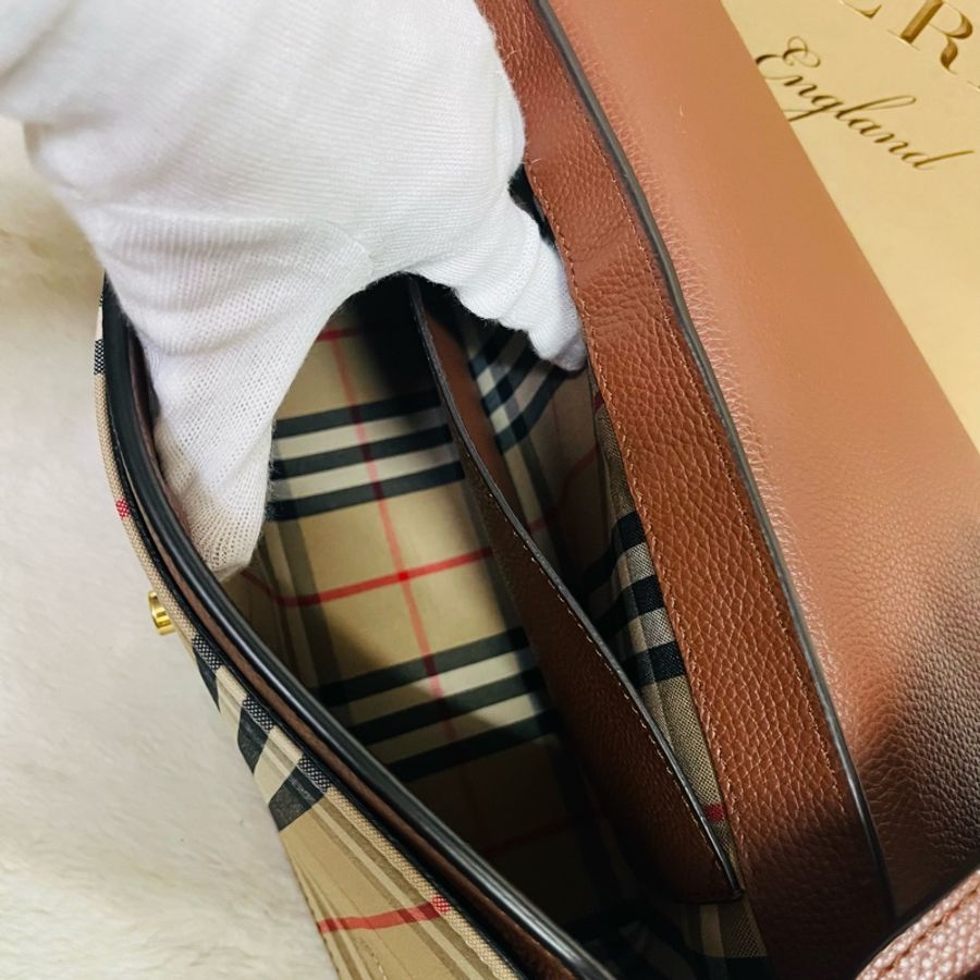 Burberry NOTE系列#經典格紋拼接牛皮斜背包(中/棕×米格紋)-20