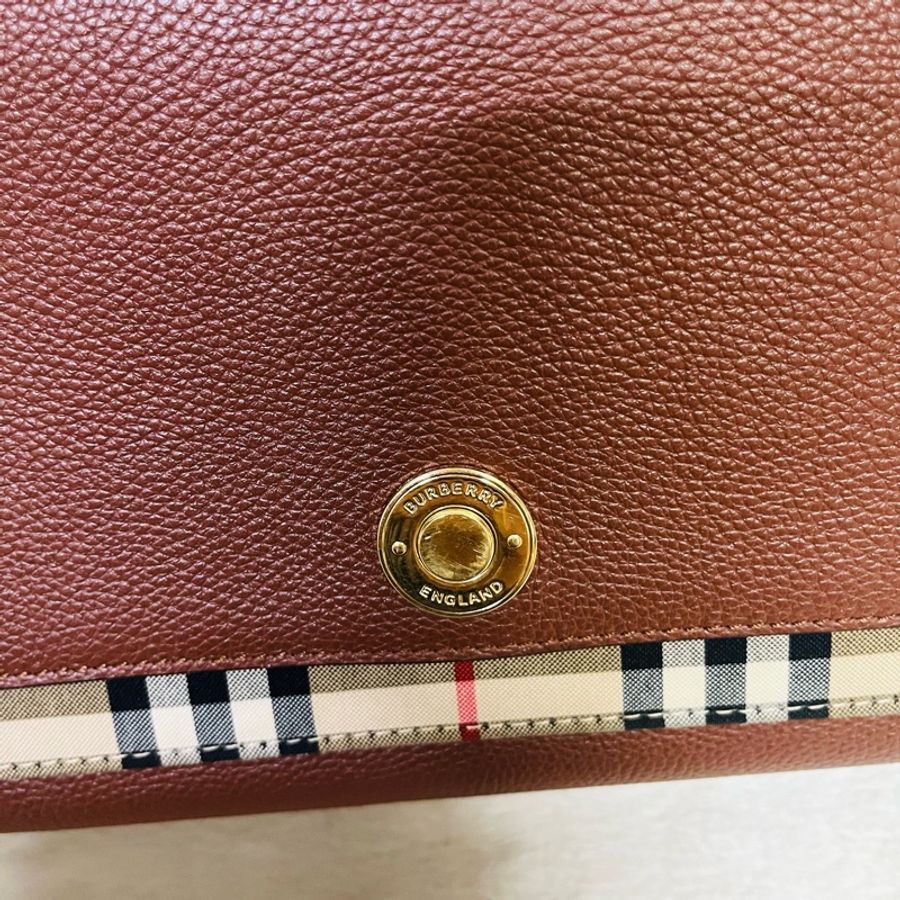 Burberry NOTE系列#經典格紋拼接牛皮斜背包(中/棕×米格紋)-23