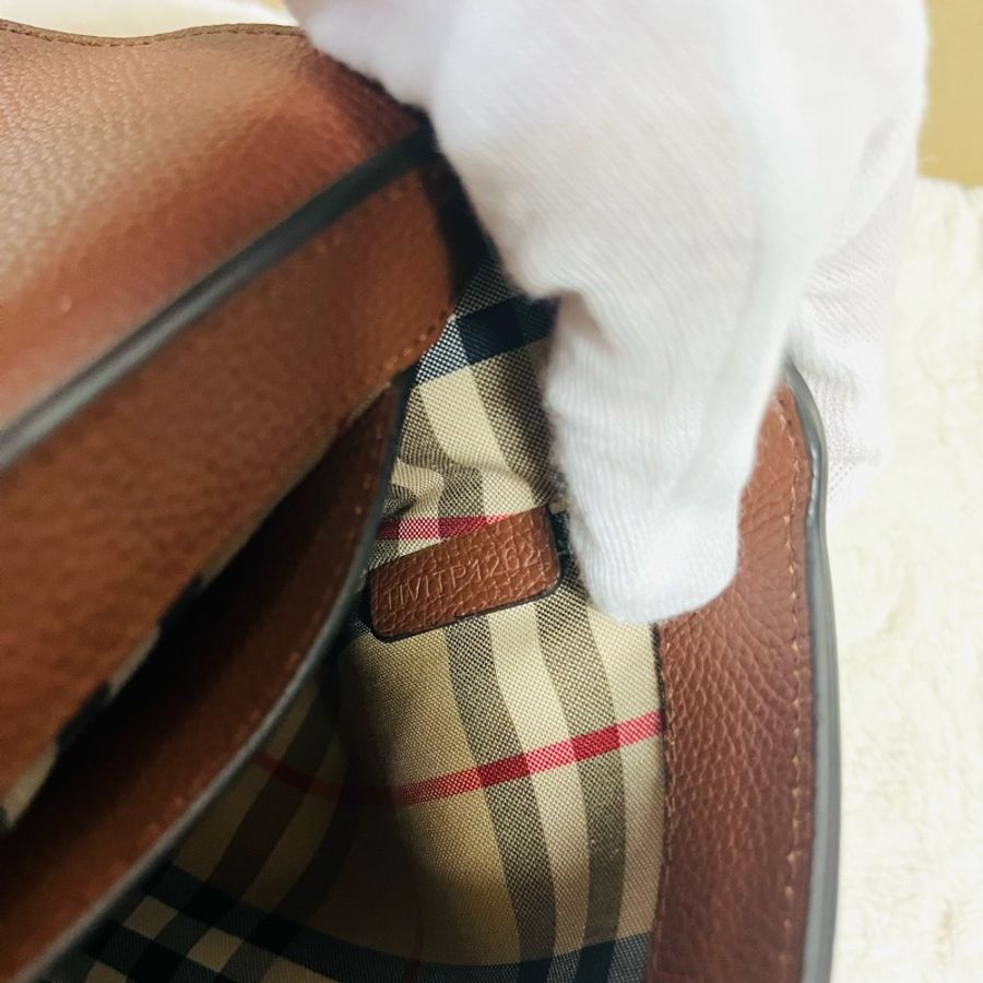 Burberry NOTE系列#經典格紋拼接牛皮斜背包(中/棕×米格紋)-25