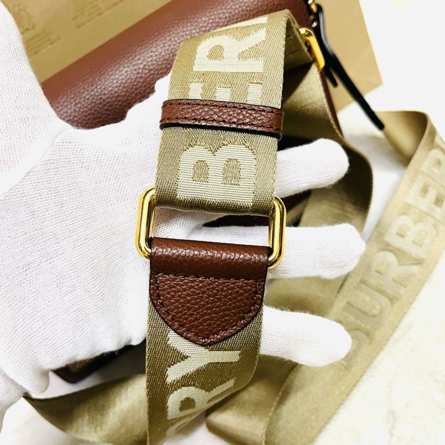 Burberry NOTE系列#經典格紋拼接牛皮斜背包(中/棕×米格紋)-26