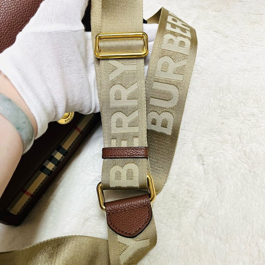 Burberry NOTE系列#經典格紋拼接牛皮斜背包(中/棕×米格紋)-28