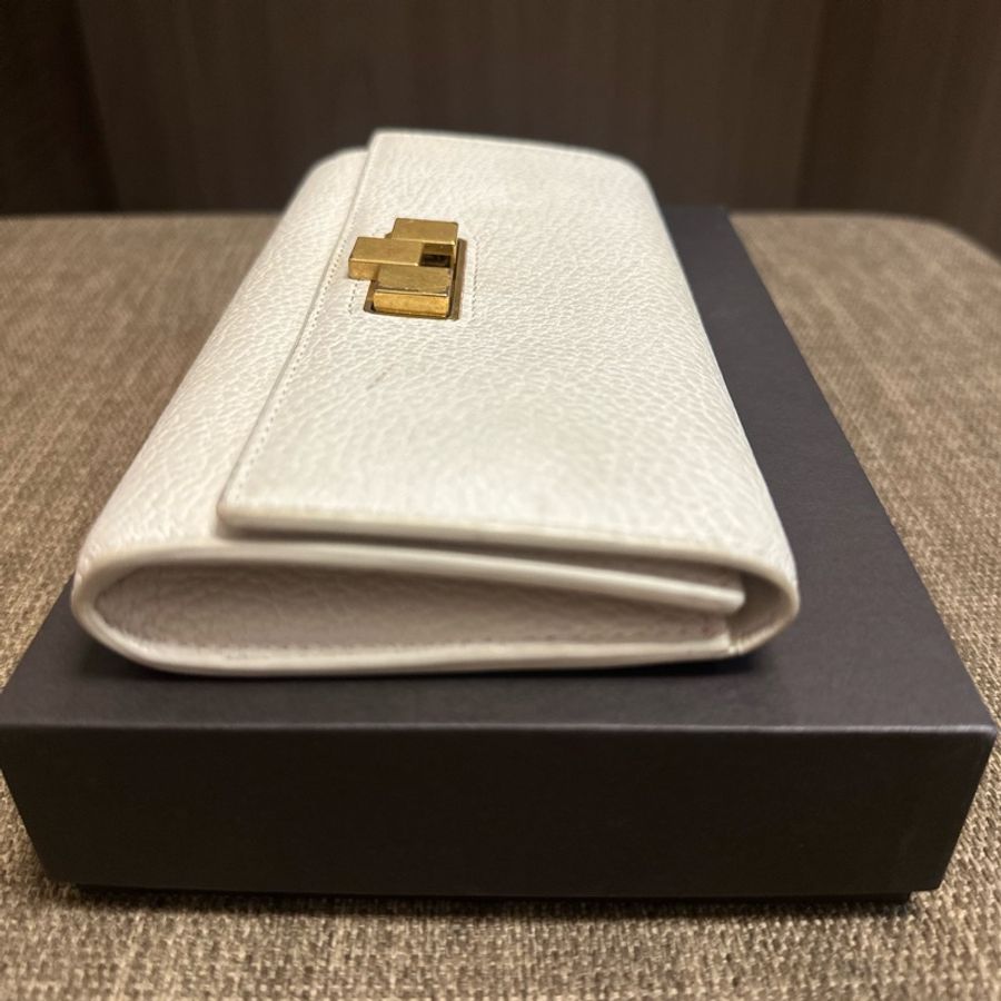 BV BOTTEGA VENETA 白色金屬釦設計長夾-10