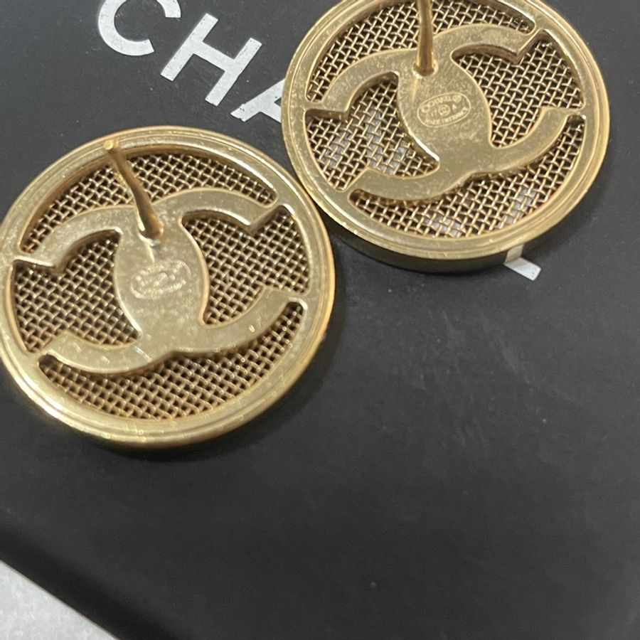 Chanel香奈兒 圓形網狀特殊款金色logo耳環-3