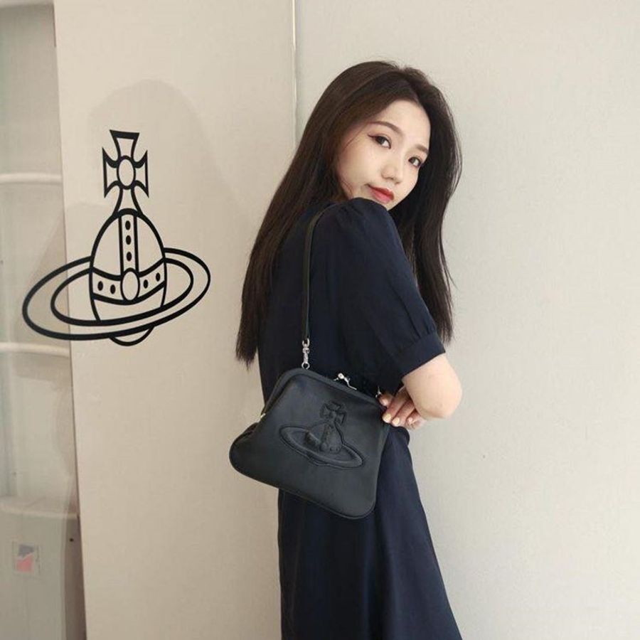 【售出】vivienne 🎉西太后 牛皮浮雕口金包🎉 Jennie同款-2