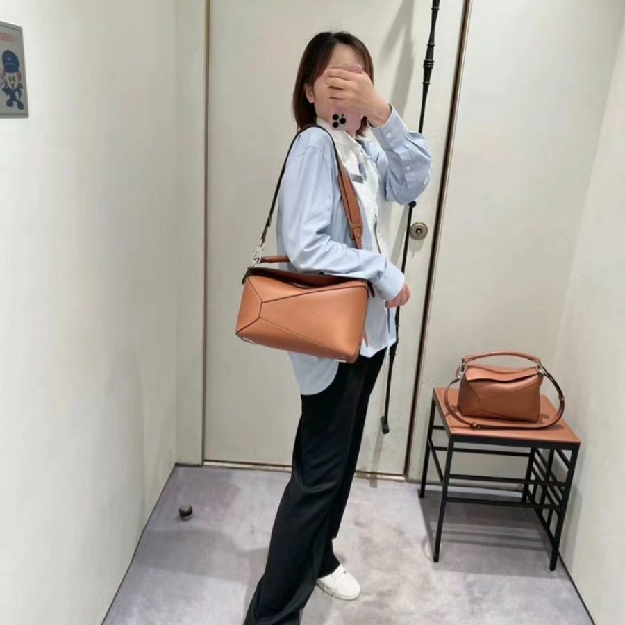 Loewe 經典小牛皮 中款 Puzzle 包 焦糖色《2024季度★全新商品 》-2