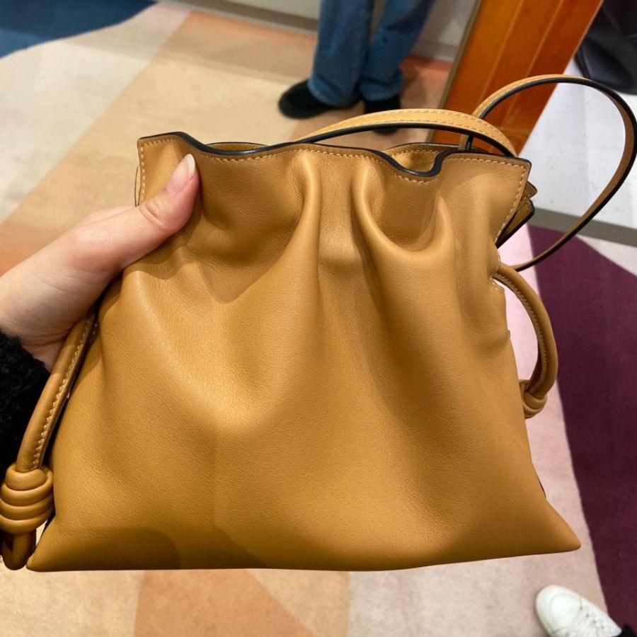 ✨2026季度全新✨Loewe 納帕小牛皮迷你 Flamenco 包 暖沙色/新款肩帶可拆卸-6