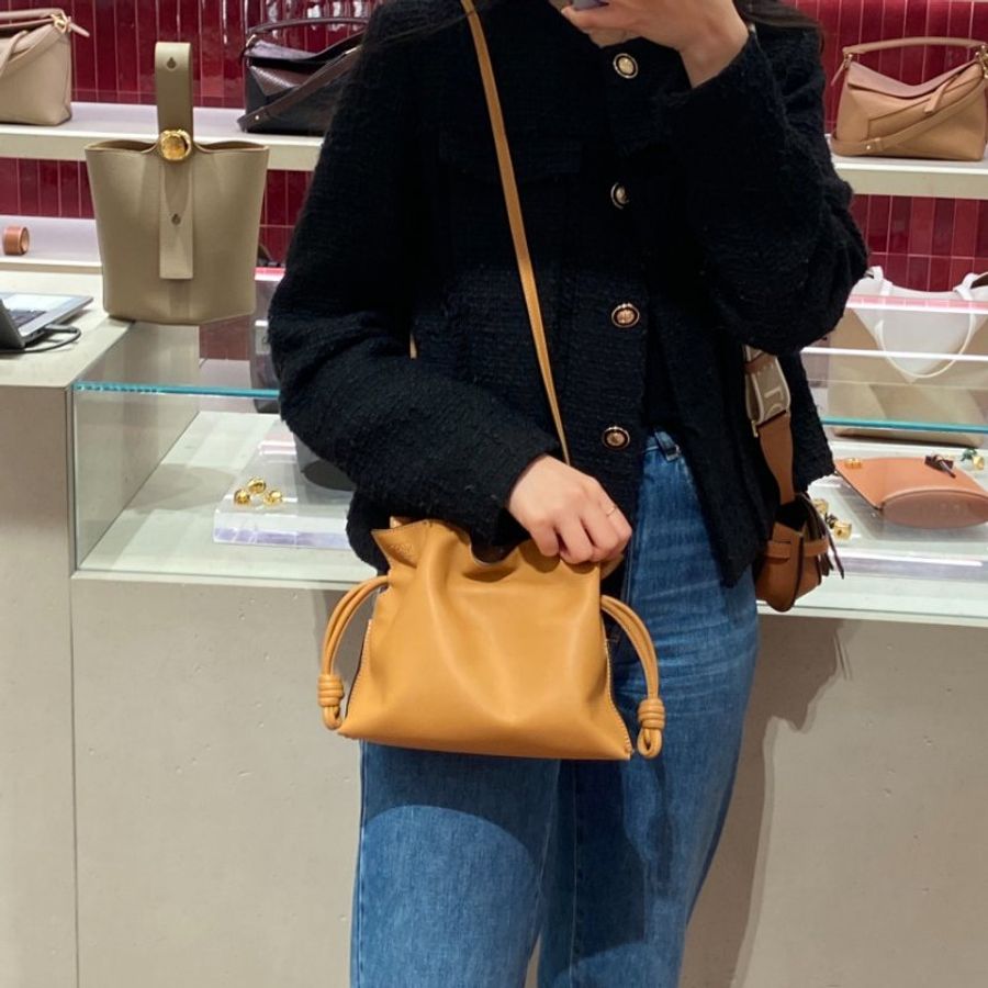 ✨2026季度全新✨Loewe 納帕小牛皮迷你 Flamenco 包 暖沙色/新款肩帶可拆卸-15
