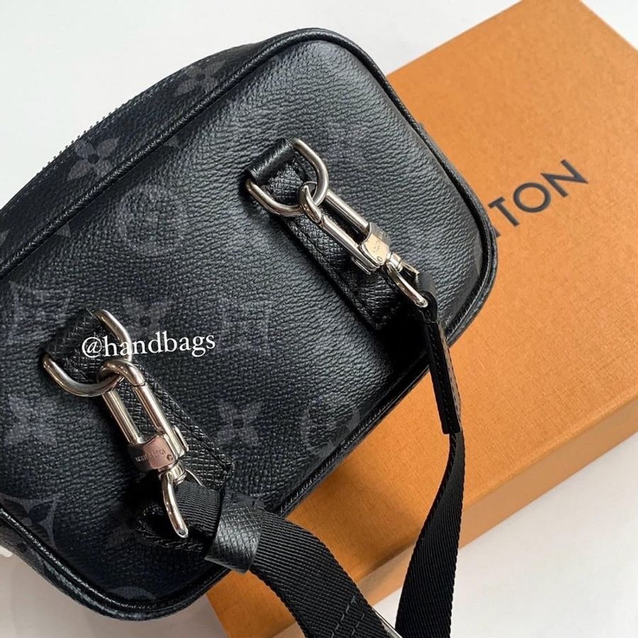 LV Outdoor 黑色 老花 皮革 雙層 拉鍊 斜挎 迷你 隨身包 胸口包 M30755-2