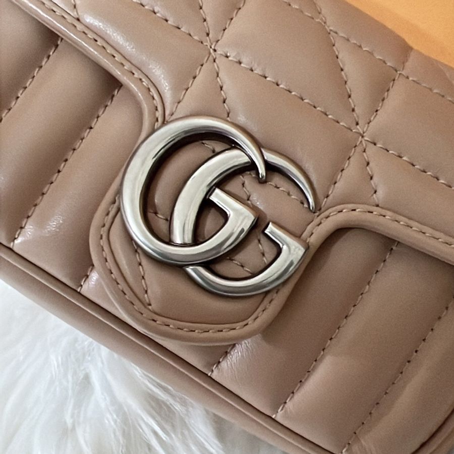 GUCCI 經典GG Marmont絎縫系列銀釦MINI款手拿/肩背/斜背包-1