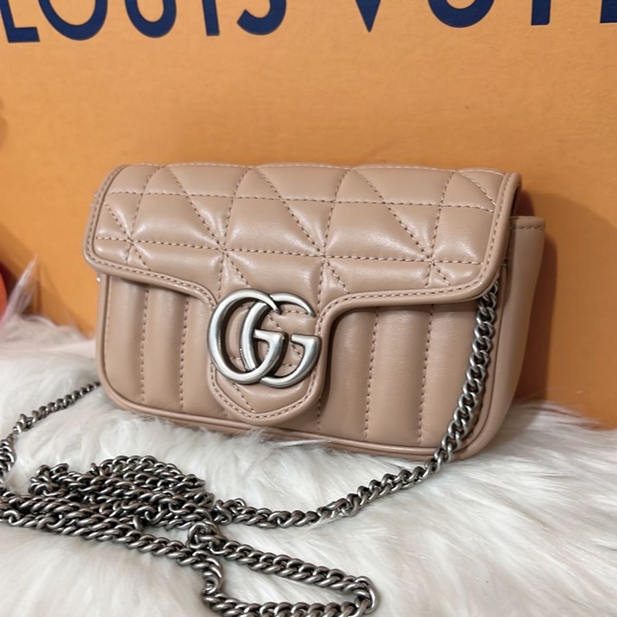 GUCCI 經典GG Marmont絎縫系列銀釦MINI款手拿/肩背/斜背包-15