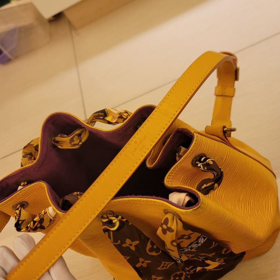 ♥限時優惠♥LV EPI皮革 水波紋Petit Noe 水桶包 (黃色/紫色)-41