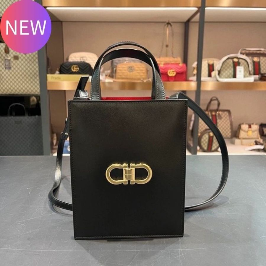 Salvatore Ferragamo Double Gancio 迷你包 黑色/附長肩背帶《2024季度★全新商品 》-0
