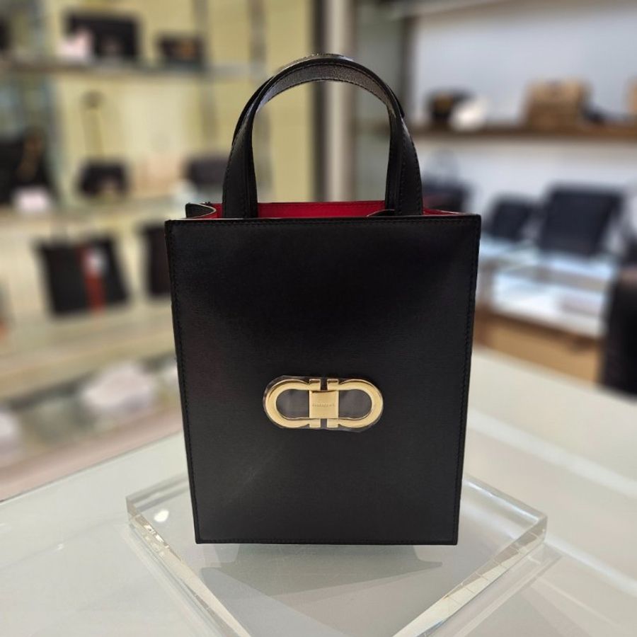Salvatore Ferragamo Double Gancio 迷你包 黑色/附長肩背帶《2024季度★全新商品 》-1