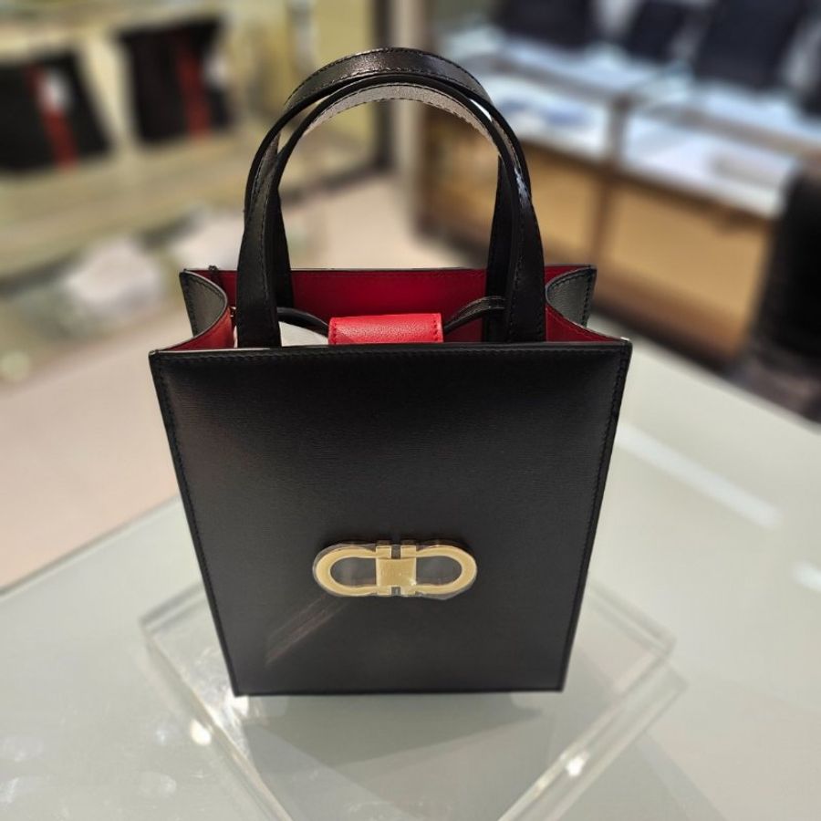 Salvatore Ferragamo Double Gancio 迷你包 黑色/附長肩背帶《2024季度★全新商品 》-2