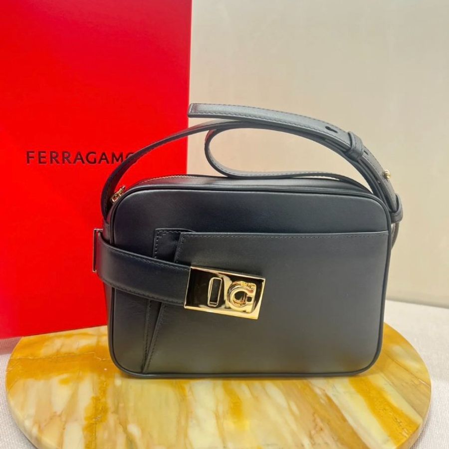 "限時降價 夏季折扣"-Salvatore Ferragamo Archive 迷你相機包 黑色/附長肩背帶《2024季度新品》-4