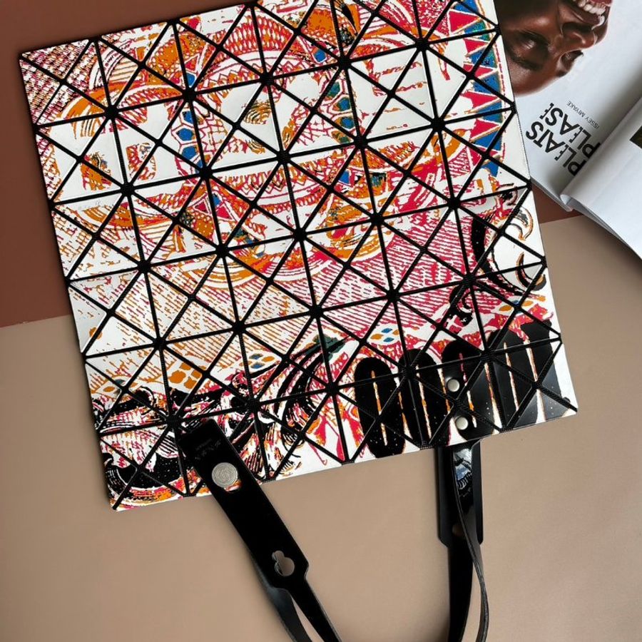 ::BAOBAO:: 特殊款 限量款絕版 6x6 手提包-1