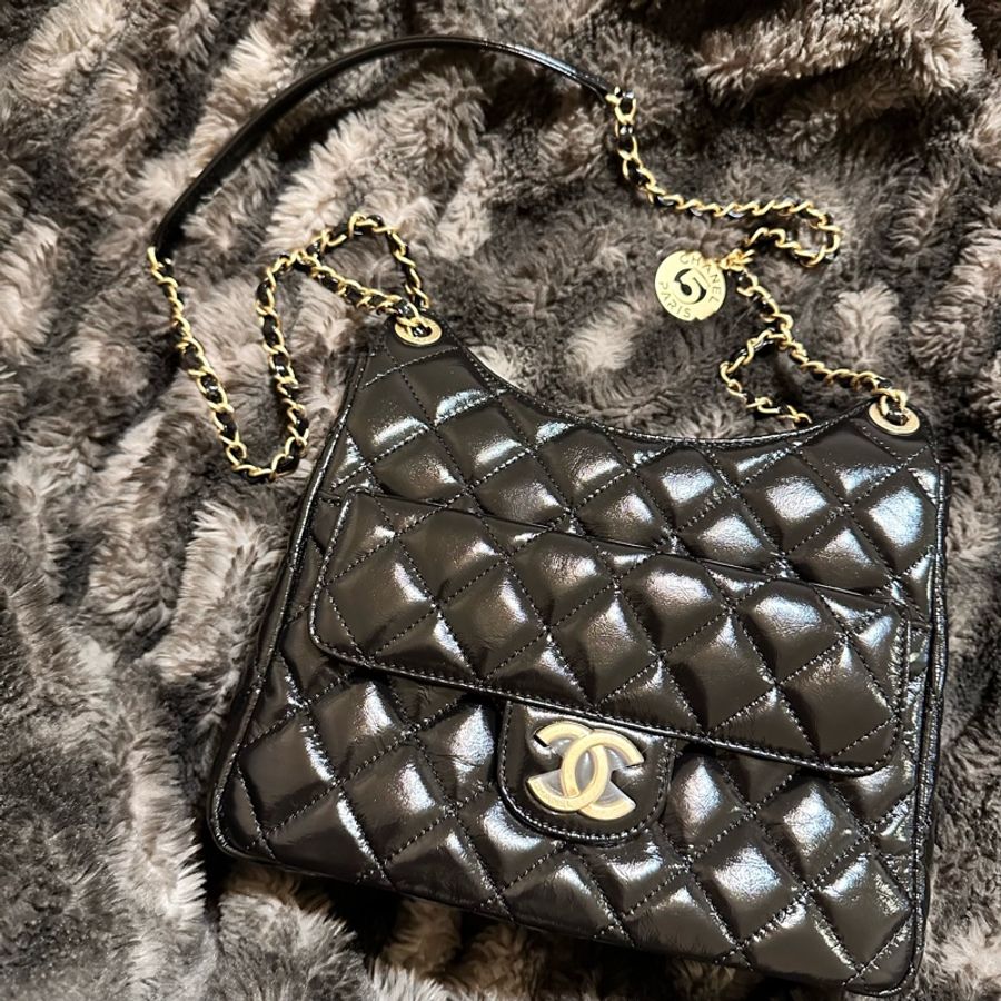Chanel 23C AS3710 油臘皮 HOBO包 天貓包 中號-5